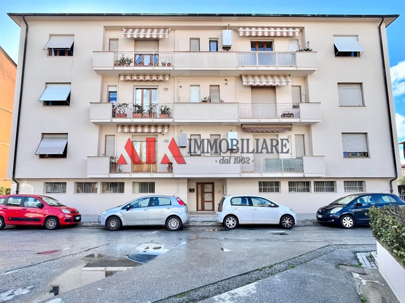 Appartamento in Vendita a Pontedera, zona Bellaria, 159'000€, 135 m², con Box
