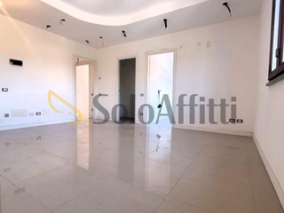 Bilocale in Affitto a Legnano, 850€, 72 m², con Box