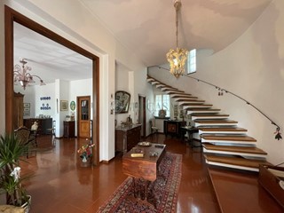 Casa Indipendente in Vendita a Castelnuovo Magra, 635'000€, 330 m²