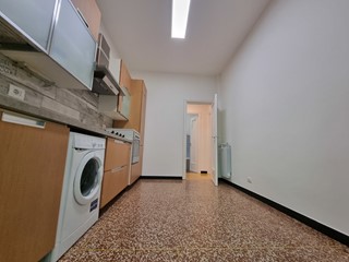 Appartamento in Vendita a Genova, zona Molassana, 63'000€, 61 m²