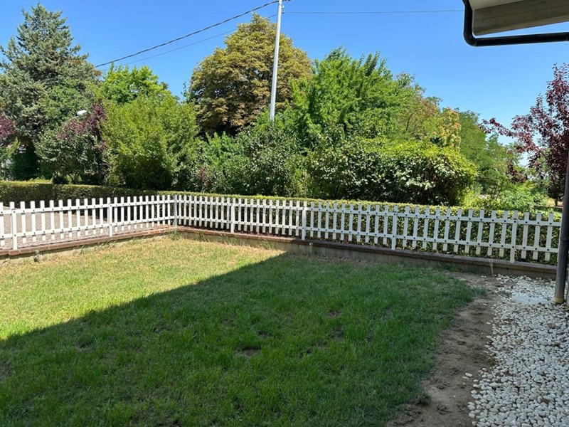 Casa Indipendente in Vendita a Lugagnano Val d'Arda, 225'000€, 210 m², con Box