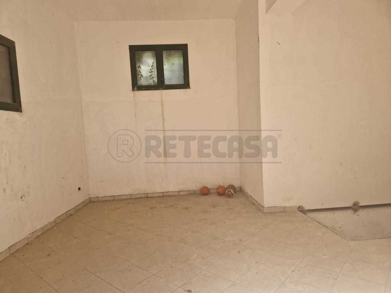 Laboratorio in Affitto a Mercato San Severino, zona centro, 800€, 70 m²