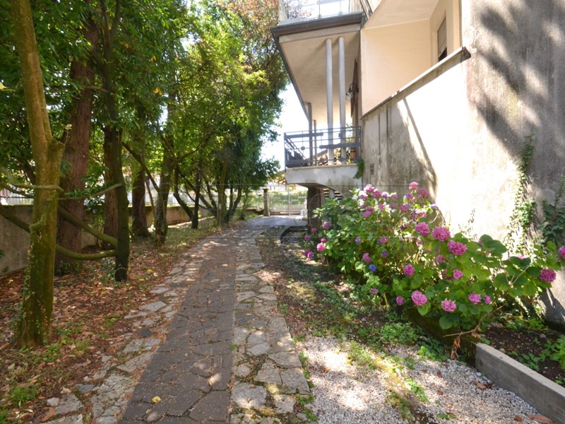 Appartamento in Vendita a Valdagno, zona Residenziale, 189'000€, 145 m², con Box