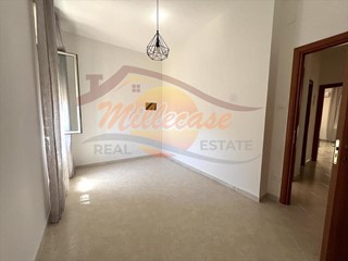 Appartamento in Vendita a Siracusa, zona Grottasanta - Tunisi, 82'000&euro;, 146 m²