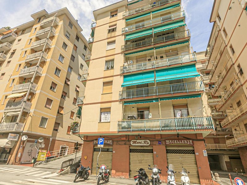 Appartamento in Vendita a Campomorone, 90'000€, 93 m², con Box