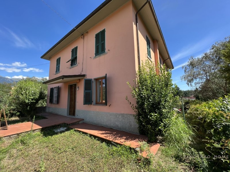Quadrilocale in Vendita a Filattiera, 95'000€, 127 m²