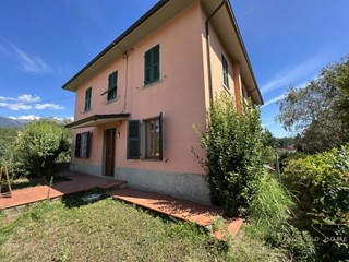 Quadrilocale in Vendita a Filattiera, 95'000&euro;, 127 m²