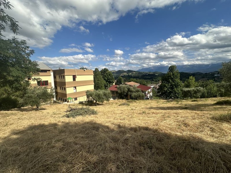 Terreno edificabile in Vendita a Torricella Sicura, 110'000€, 1800 m²