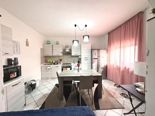Casa Indipendente in Vendita a Castelfiorentino, zona Cambiano, 120'000€, 98 m²
