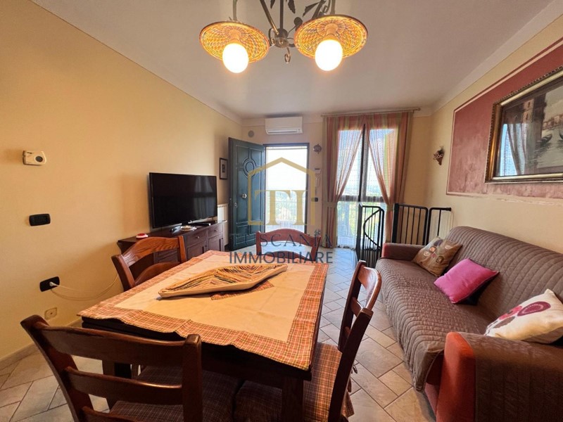 Quadrilocale in Vendita a Casole d'Elsa, zona Cavallano, 165'000€, 60 m², con Box