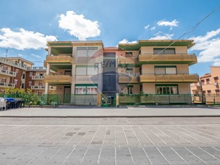 Appartamento in Vendita a Vizzini, 80'000€, 180 m²