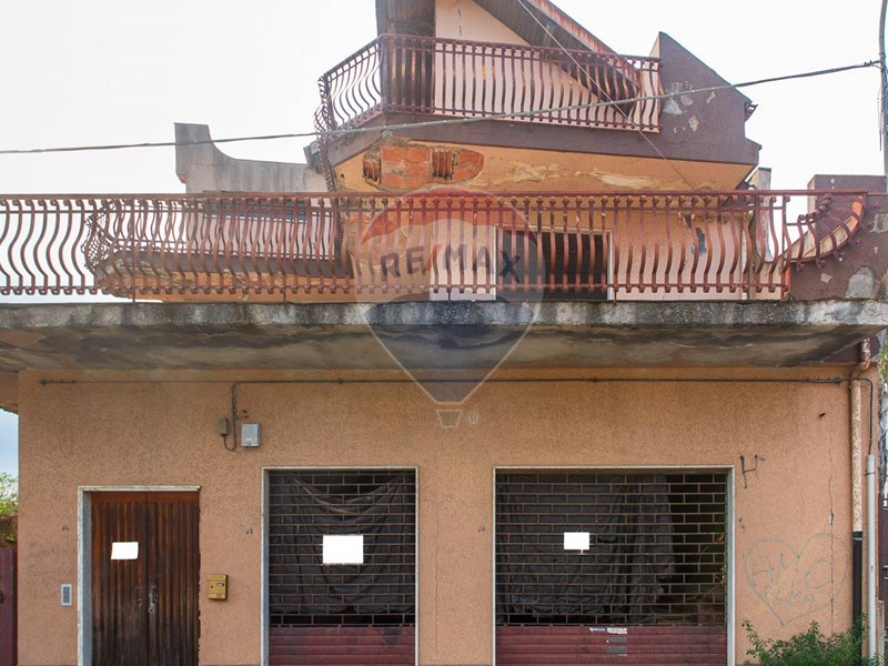 Casa Indipendente in Vendita a Santa Venerina, 335'000€, 677 m²