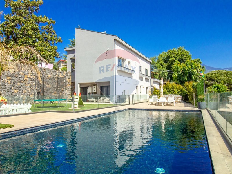 Appartamento in Vendita a Trecastagni, 377'000€, 159 m²