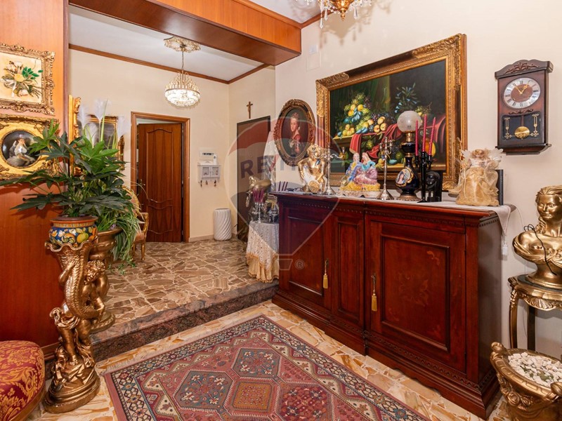 Appartamento in Vendita a Catania, 119'000&euro;, 128 m²