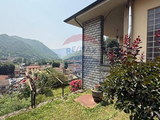 Villa in Vendita a Bagni di Lucca, 350'000€, 254 m²