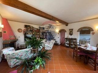 Villa in Vendita a Bagni di Lucca, 215'000€, 140 m²