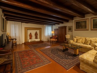 Quadrilocale in Vendita a Ferrara, 240'000€, 120 m²