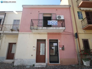 Casa Indipendente in Vendita a Ururi, 35'000€, 140 m²