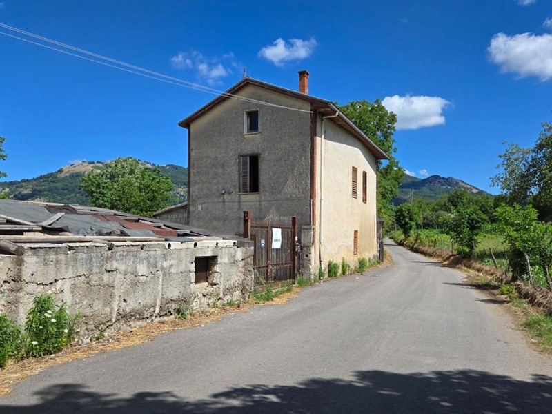 Rustico in Vendita a Volturara Irpina, 25'000&euro;, 80 m²