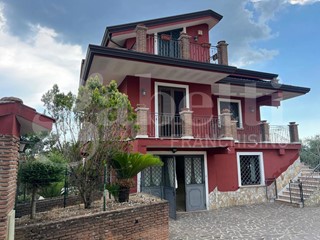 Villa in Vendita a Piedimonte Matese, 395'000€, 350 m²