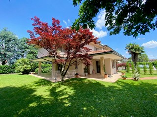 Villa in Vendita a Palazzolo sull'Oglio, 590'000€, 340 m²