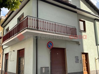 Negozio in Vendita a Avezzano, 75'000€, 90 m²