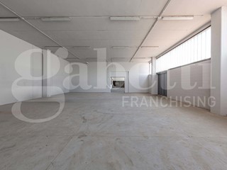 Capannone in Vendita a Cernusco sul Naviglio, 750'000€, 1440 m²