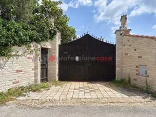 Villa in Vendita a Aprilia, 235'000€, 477 m²