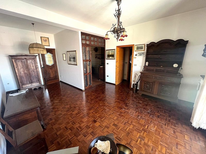 Quadrilocale in Vendita a Vercelli, 85'000€, 108 m², con Box