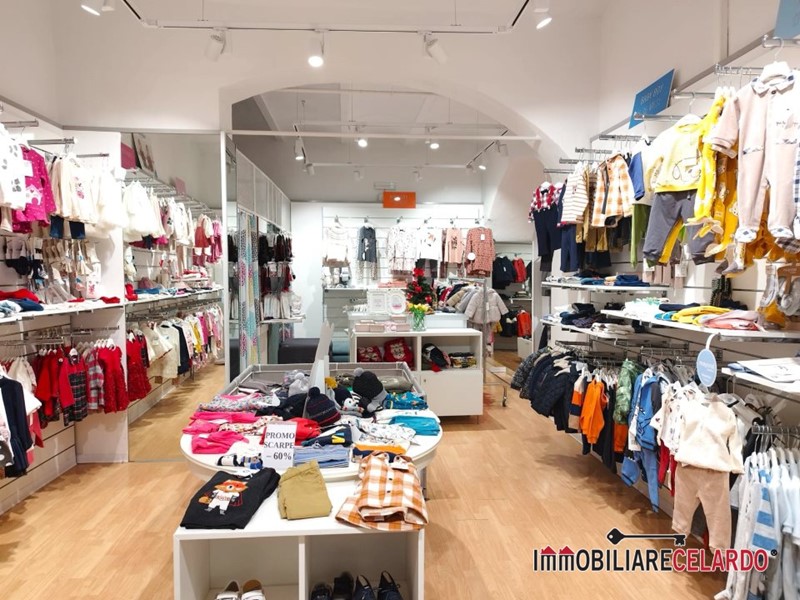 Negozio in Vendita a Colle di Val D'Elsa, 90'000&euro;, 90 m²