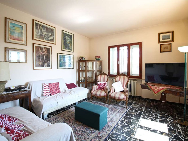 Casa Indipendente in Vendita a Buti, zona Cascine, 295'000€, 201 m²