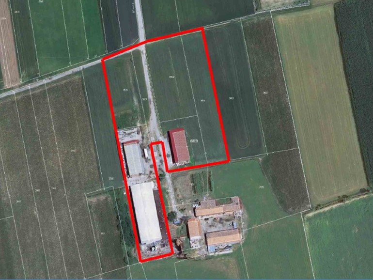 Attività commerciale in Vendita a Scalenghe, 316'500€, 2459 m²