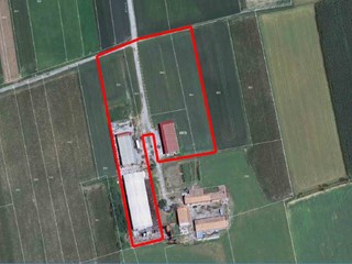 Attività commerciale in Vendita a Scalenghe, 316'500€, 2459 m²