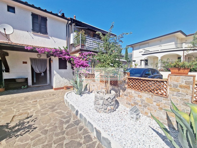 Casa Semi Indipendente in Vendita a Camaiore, 149'000&euro;, 73 m²