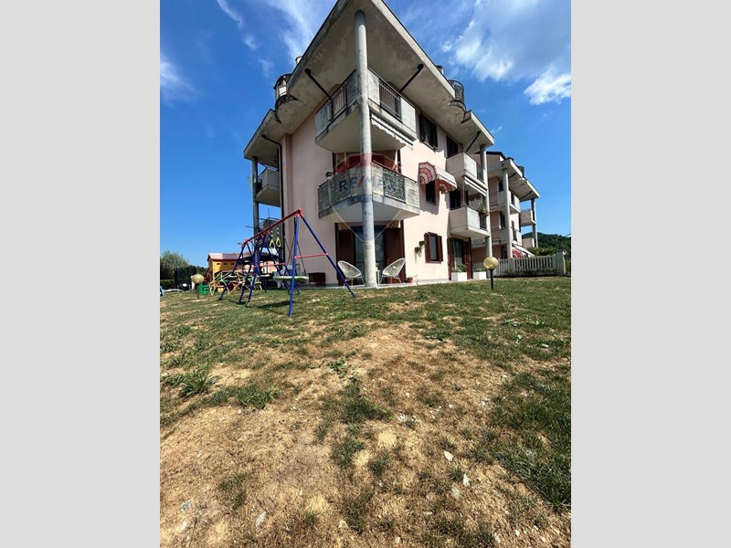 Appartamento in Vendita a Lauriano, 130'000€, 200 m²