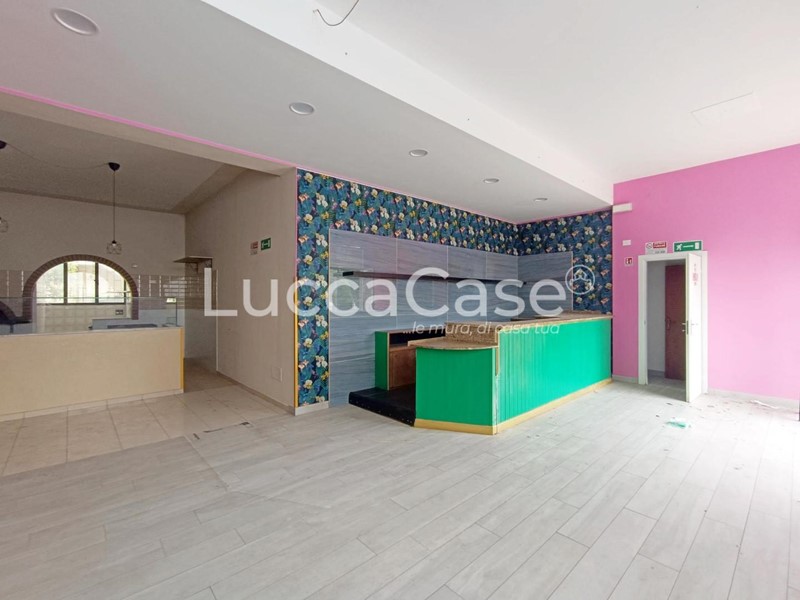 Immobile commerciale in Affitto a Montecarlo, 1'000€, 195 m²