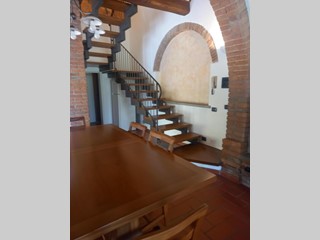 Casa Indipendente in Affitto a Pontedera, zona Montecastello, 1'000€, 100 m², arredato