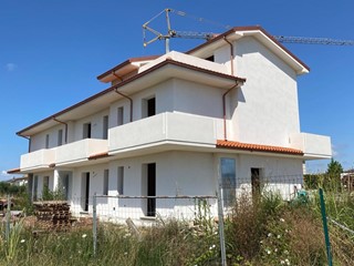 Villetta a schiera in Vendita a Pontedera, zona Pardossi, 385'000€, 115 m²