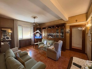 Trilocale in Vendita a Cascina, 160'000€, 86 m², arredato, con Box