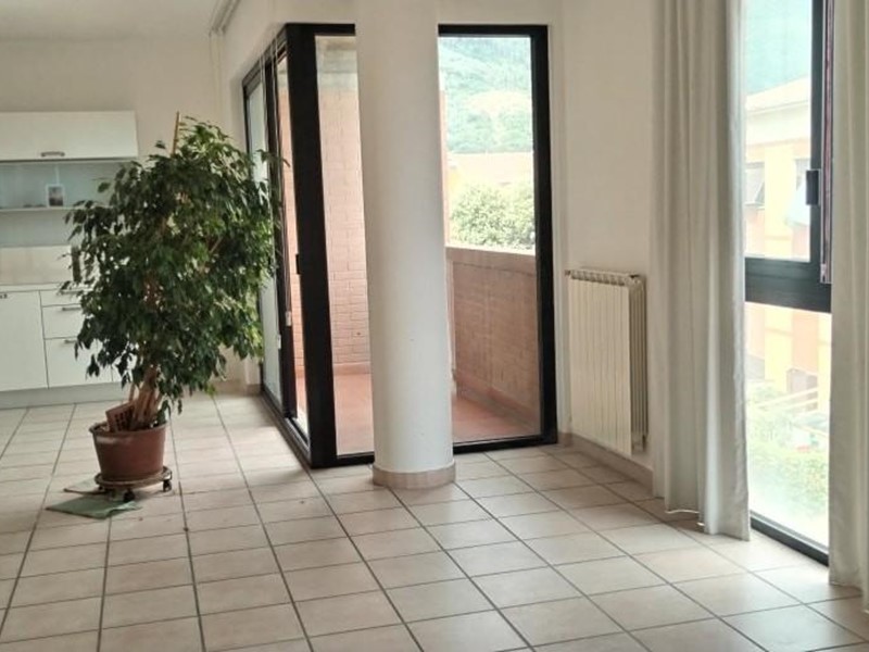 Trilocale in Vendita a Massa, 160'000&euro;, 60 m², arredato