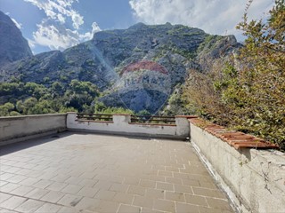 Casa Indipendente in Vendita a Fara San Martino, 78'500€, 323 m²