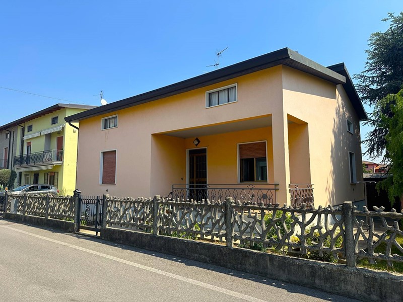 Villa in Vendita a Verdellino, 299'000€, 188 m²