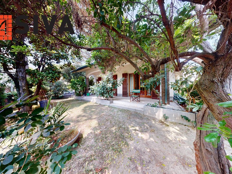 Villa in Vendita a Ravenna, 550'000€, 340 m²