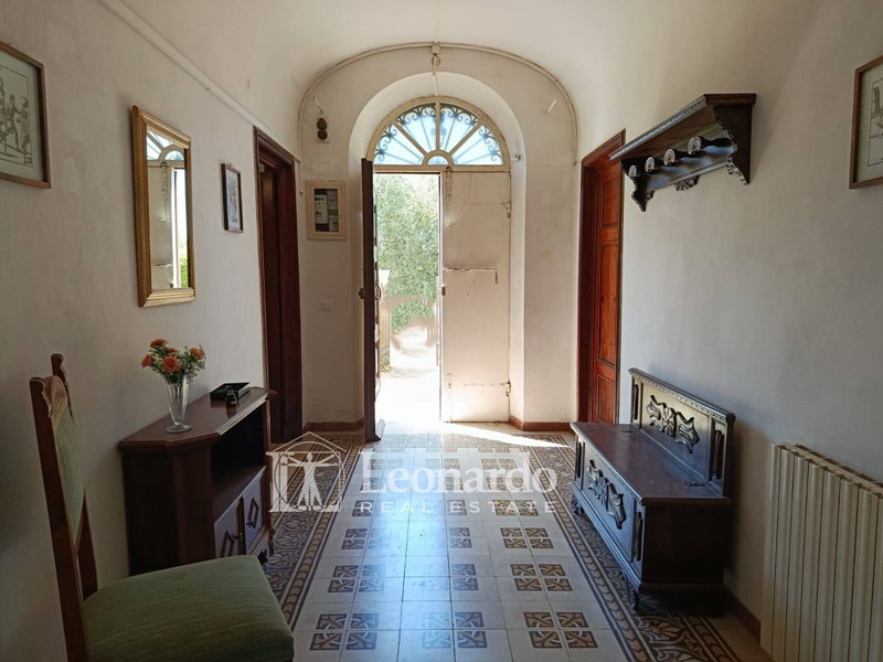 Villa in Vendita a Massarosa, 435'000€, 300 m²