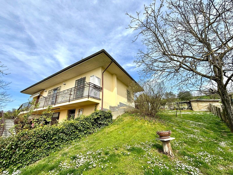 Villa in Vendita a Alessandria, 270'000€, 180 m²