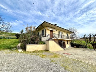 Villa in Vendita a Alessandria, 270'000€, 180 m²