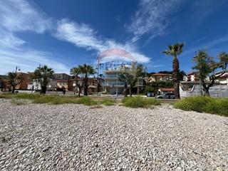 Immobile commerciale in Vendita a Fossacesia, 200'000€, 65 m²