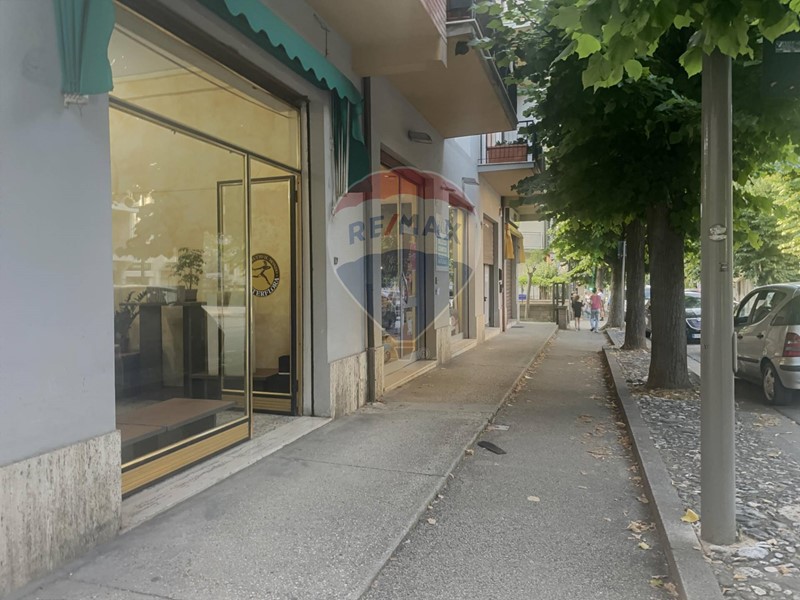 Immobile commerciale in Vendita a Lanciano, 80'000€, 52 m²