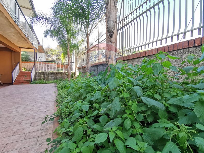Villa in Vendita a Catania, 300'000&euro;, 230 m²