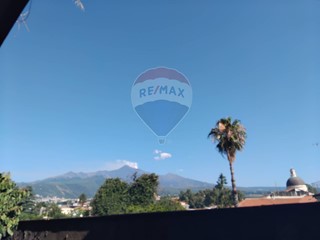 Appartamento in Vendita a Santa Venerina, 160'000€, 166 m²